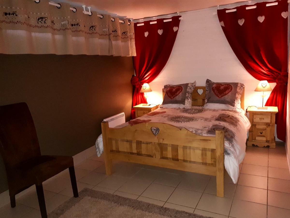 Logis Du Clos Des Chevaliers De Malte Apartment Aiguebelle Bagian luar foto